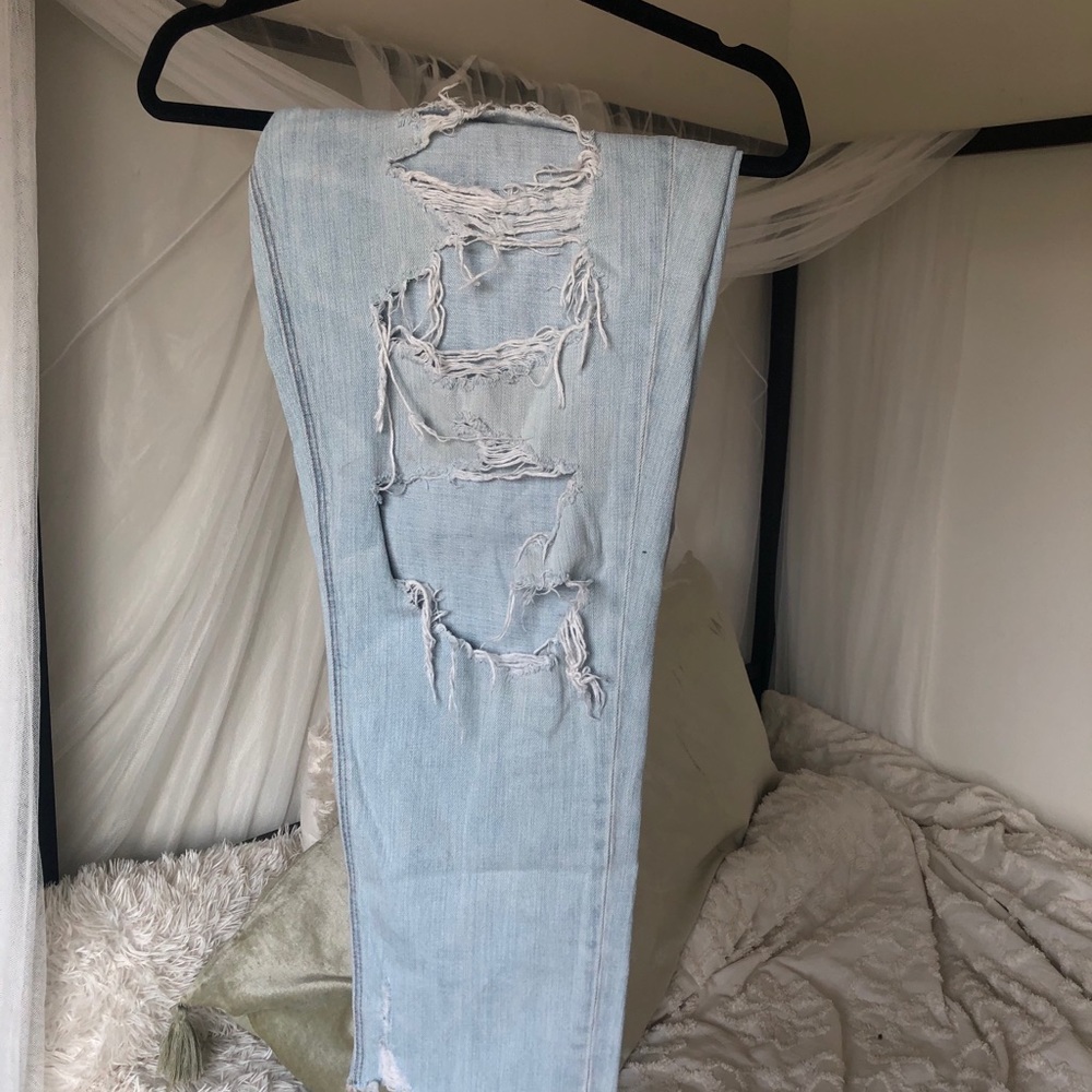 Distressed Mom/Boyfriend Jeans